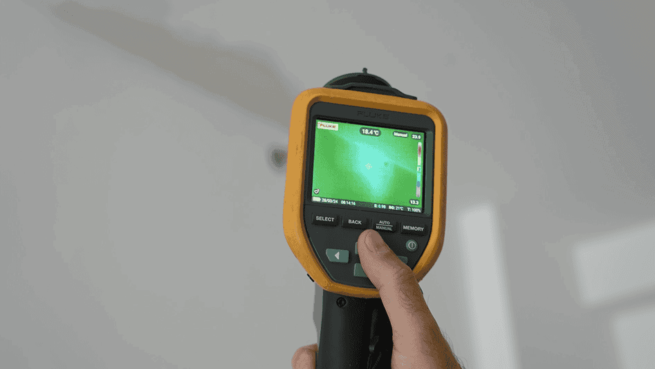 איתור נזילות במצלמה טרמית