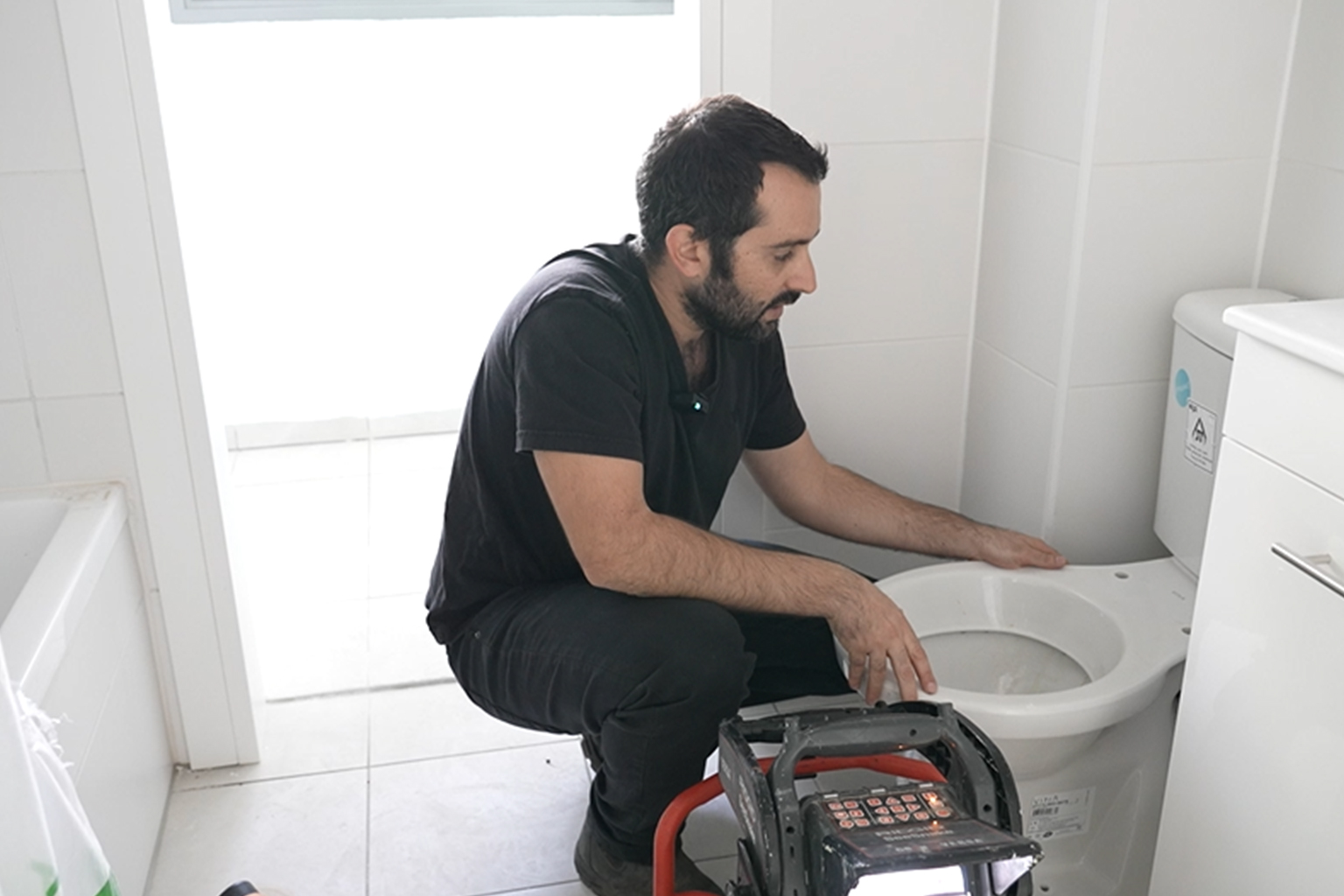 איתור נזילות מים