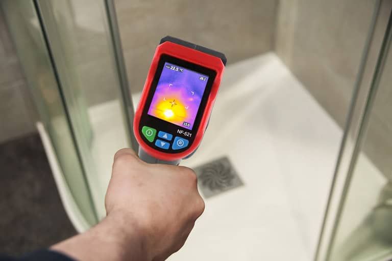 איתור נזילות מוסמך - מומחים עם הכשרה, ניסיון ודיוק מקצועי